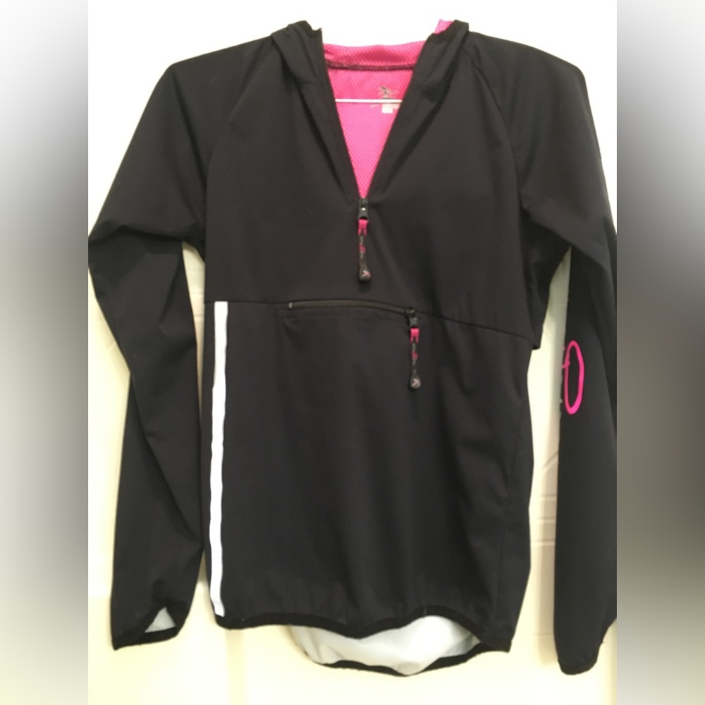 Run Girl Run brand hooded pullover size medium